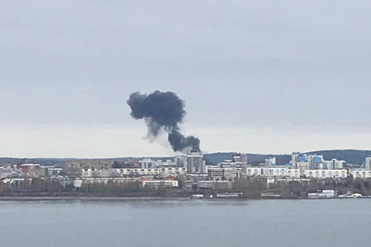 Столб дыма в районе аэропорта Иркутска напугал пользователей соцсетей
