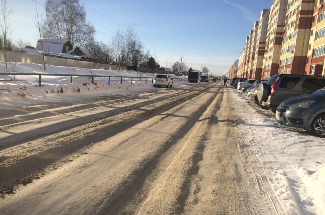 Песком с солью и реагентами обработают дороги в Иркутске этой зимой