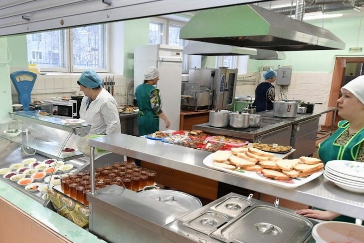 Родители предлагают расширить программу бесплатного питания для старшеклассников Иркутской области