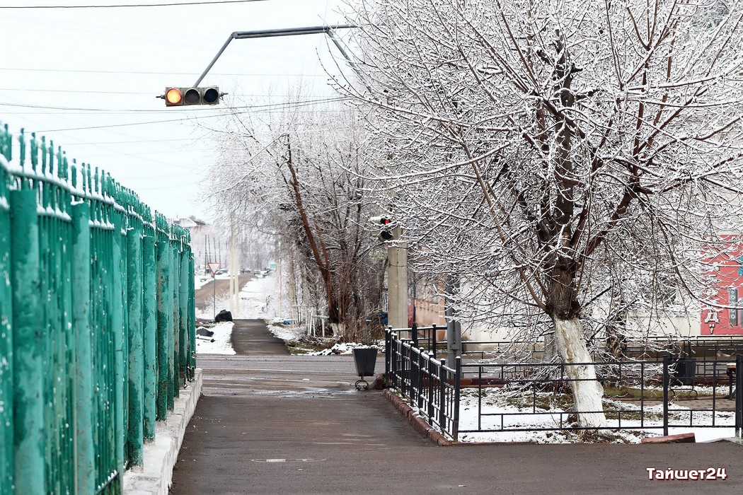 Штормовое предупреждение! На Иркутскую область надвигаются снег и сильный ветер
