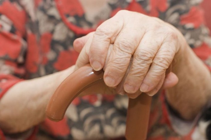В Тайшете псевдосотрудница Пенсионного фонда забрала у 80-летней бабушки все накопления