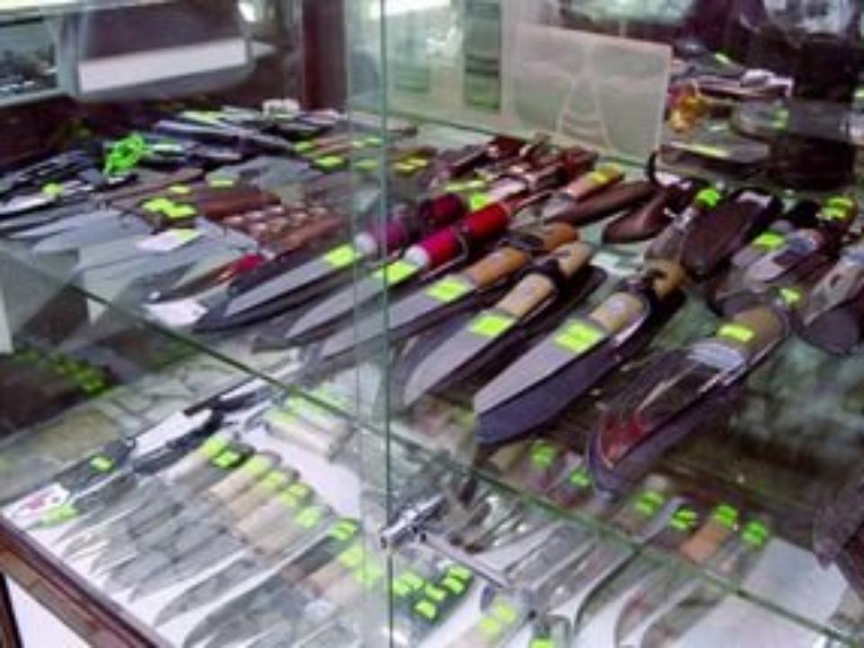 В Братске продавец избил 12-летнего ребенка за кражу ножей из магазина