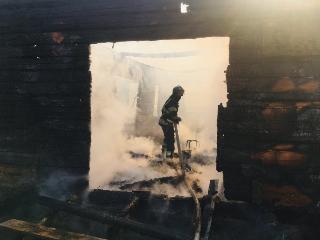 Четыре жилых дома сгорели в Иркутском районе
