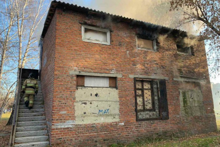 В Ангарске школьник поджег строение на территории школы №40