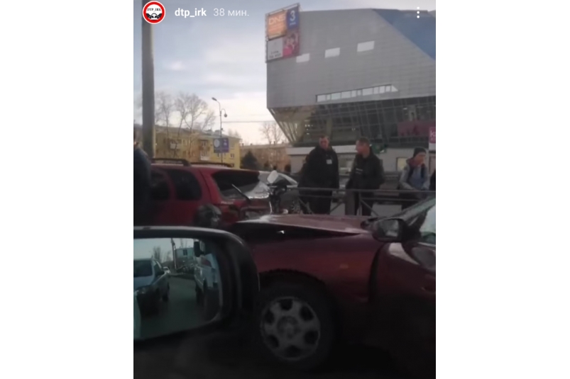 ДТП с участием двух авто и мотоцикла произошло в Иркутске