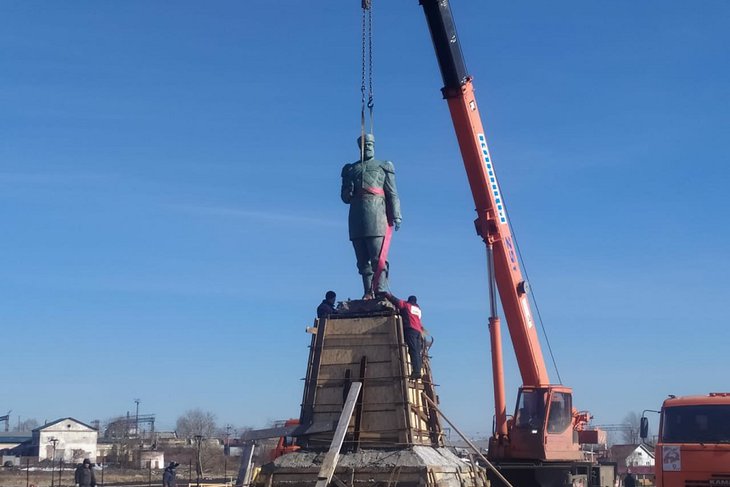 В Черемхово установили памятник Александру Третьему