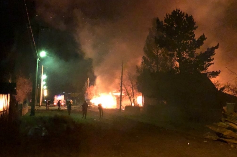 Мать и двое детей погибли при пожаре в частом доме в Нижнеудинске