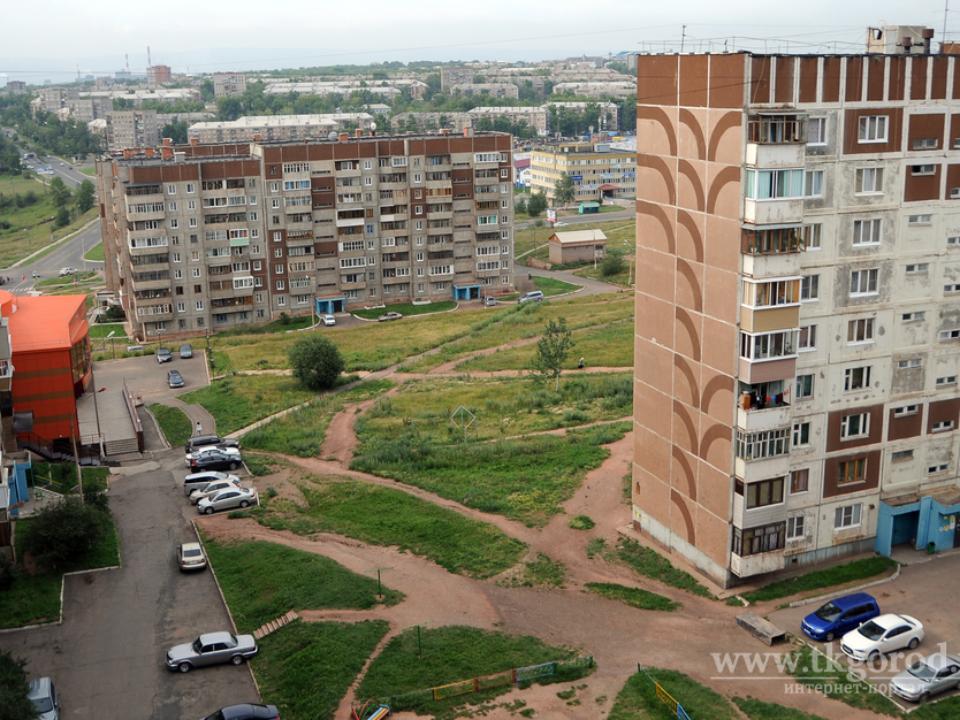 Молодая женщина курила на балконе и упала с 13 этажа в Братске