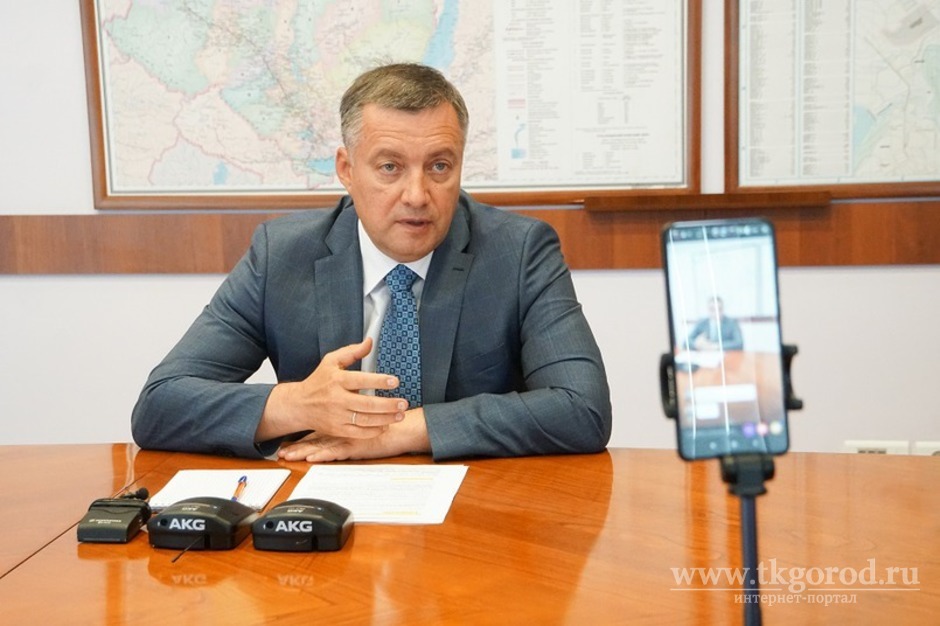 Губернатор Иркутской области Игорь Кобзев поручил наладить связь между операторами горячей линии по коронавирусу и поликлиниками