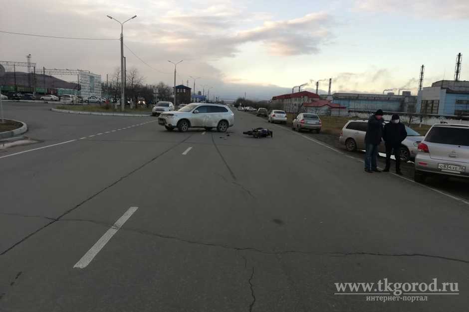 В Братске 22-летний мотоциклист и его 18-летняя подруга попали в аварию