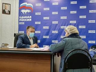 Артем Лобков поможет обществу инвалидов Усть-Илимска отремонтировать помещение