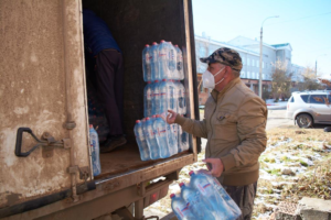 Предприниматели Иркутска развозят обеды и доставляют питьевую воду в медучреждения