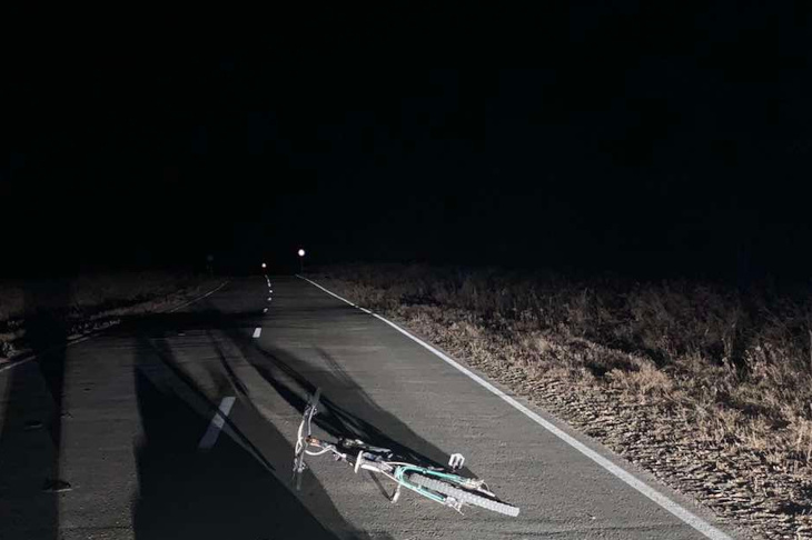 В Заларях неизвестный водитель насмерть сбил велосипедиста и скрылся с места ДТП