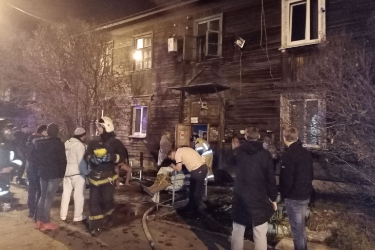 Жилой дом на улице Напольной горел ночью из-за неосторожного обращения с огнем при курении