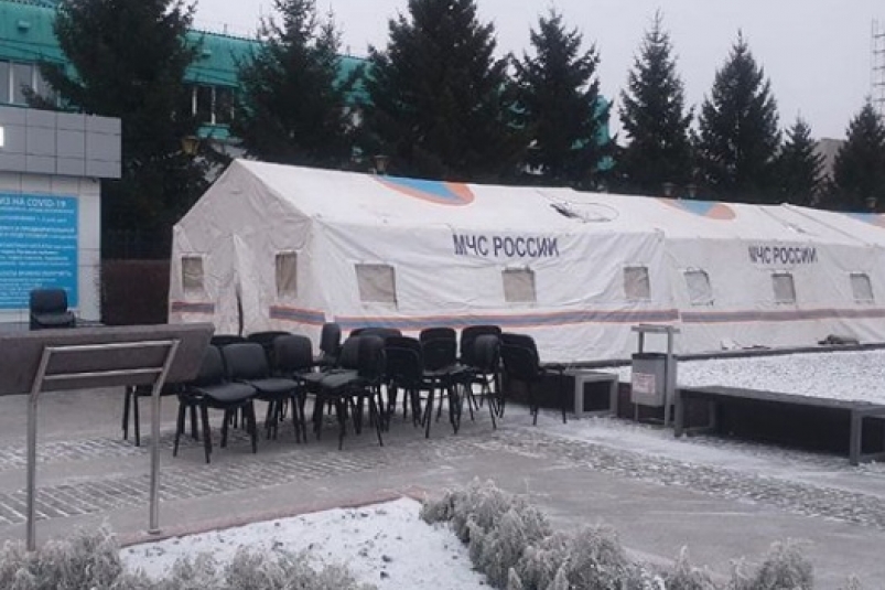 Палатки для ожидающих очереди на сдачу теста на COVID-19 появились в Иркутске