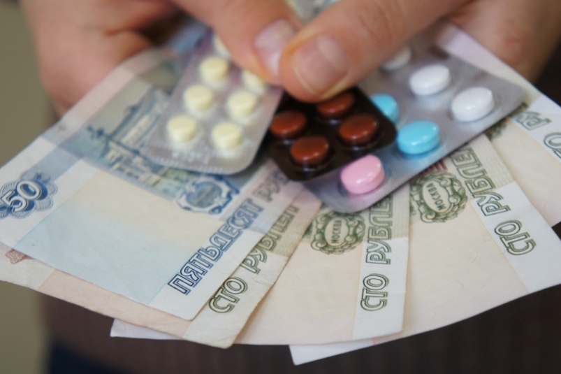 Россияне расхватывают антибиотики и "обрывают" номера аптек