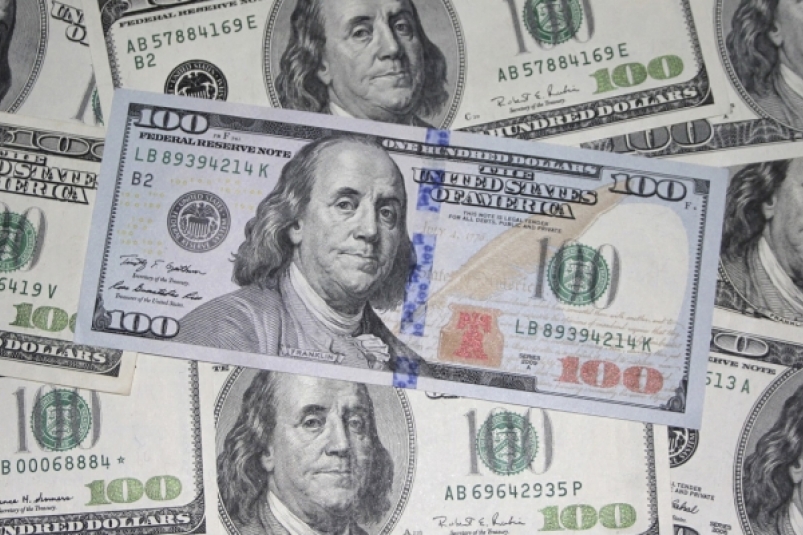 Хранение денег в долларах может стать опасным для россиян - прогноз  экономиста