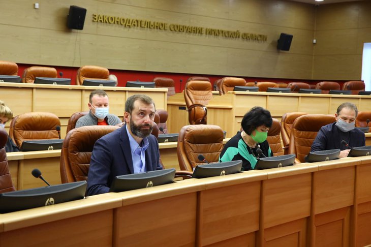 Депутаты ЗС отметили необходимость снижения нагрузки на систему здравоохранения в Иркутской области