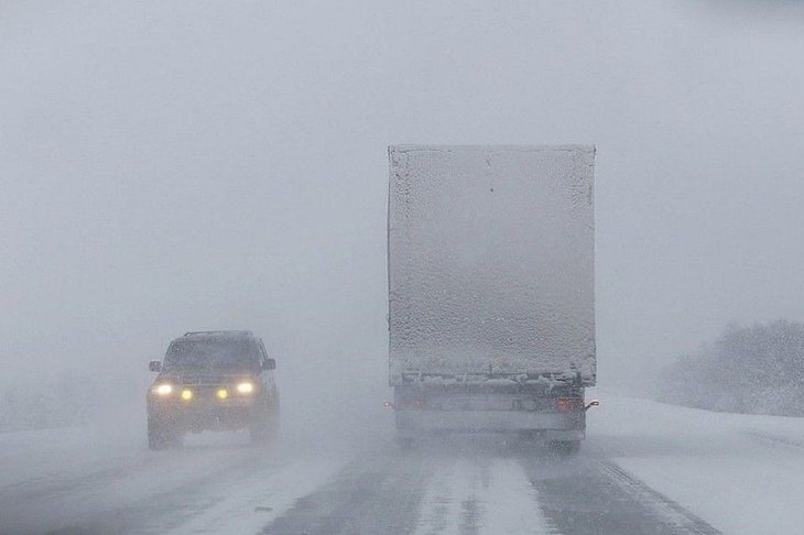 Из-за снегопада на участке федеральной трассы в Слюдянском и Шелеховском районах ограничили движение