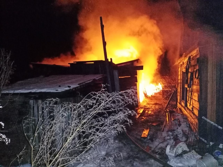 Полиция задержала предполагаемых поджигателей домов в поселке Октябрьском в Приангарье