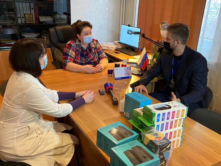 Спикер Думы Иркутска подарил поликлинике №17 технику для видеосвязи врачей с пациентами