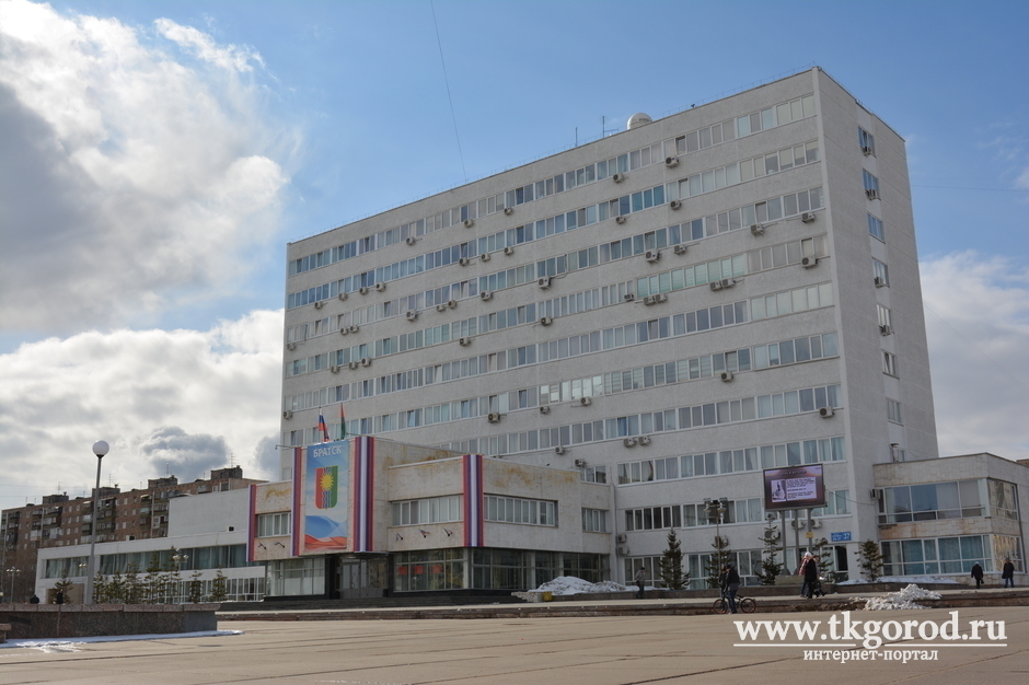 Благотворительный фонд РУСАЛа профинансировал ремонт фасада администрации Братска