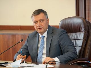 Игорь Кобзев поручил помочь выпускникам иркутских вузов в трудоустройстве в регионе