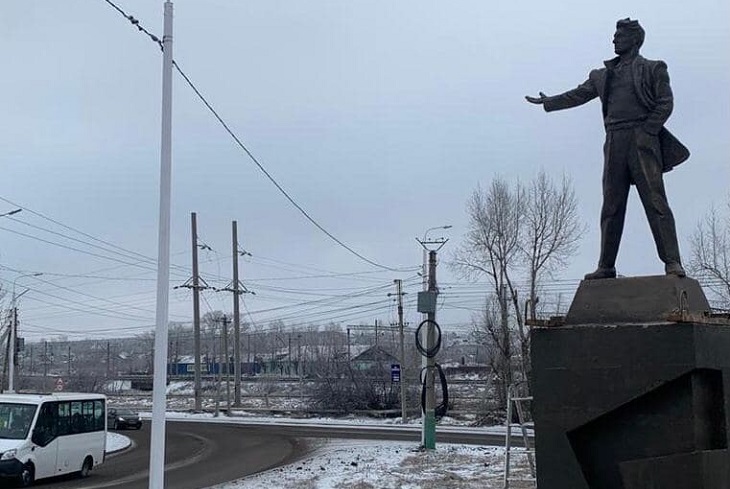 Первый памятник Маяковскому появился в Иркутской области
