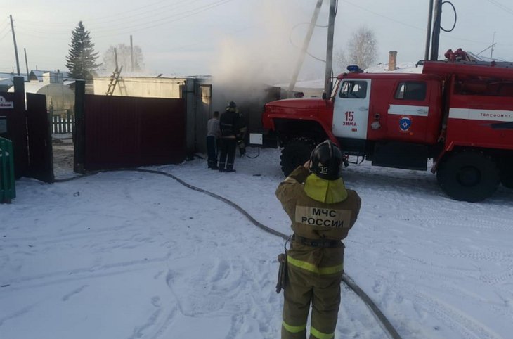 Два человека получили ожоги лица и рук из-за возгорания газового баллона в Зиме