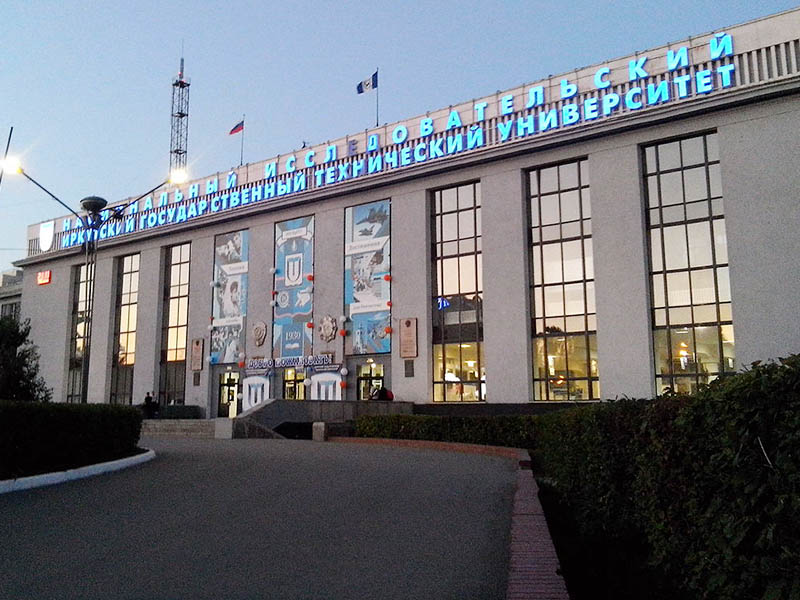 Один из лучших вузов страны ищет директора музея на зарплату в 23 тысяч рублей в месяц