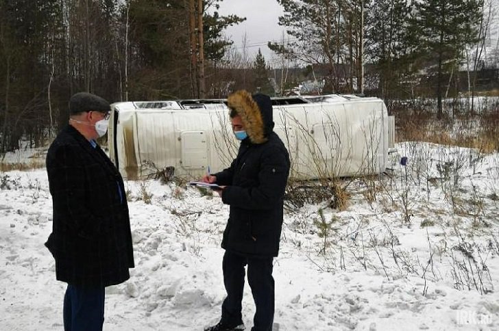 Число пострадавших при опрокидывании автобуса в Усть-Илимске увеличилось до девяти человек