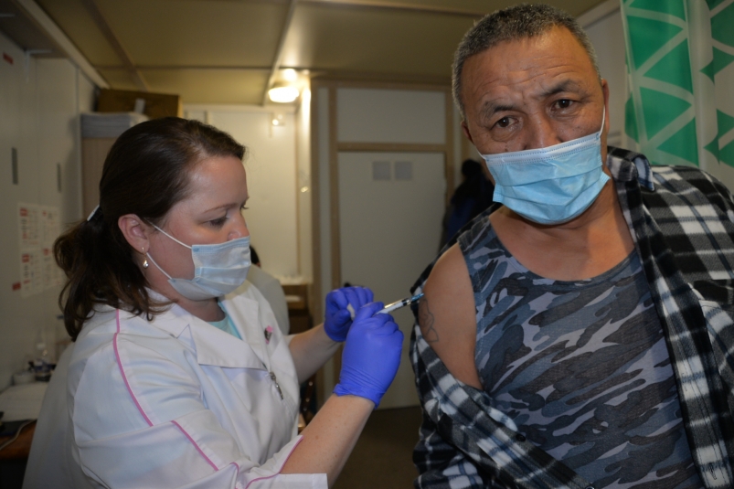 Работники Вернинского ГОКа прошли успешную вакцинацию