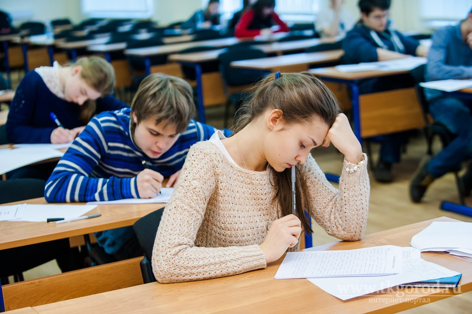 Итоговое сочинение для 11-классников перенесли на апрель, а допуск 9-классников к ГИА по русскому языку смогут осуществить в онлайн-режиме