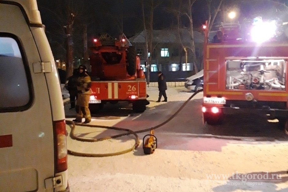 51-летний мужчина отравился угарным газом на пожаре в Братске