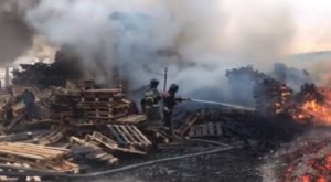 Крупный пожар произошел на улице Трактовой в Иркутске