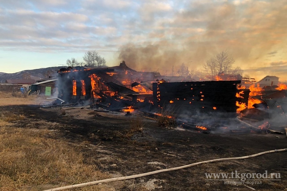 В посёлке Большое Голоустное загорелась школа
