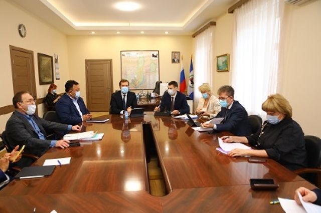 Законопроект о бюджете Иркутской области на 3 года рассмотрели в Заксобрани