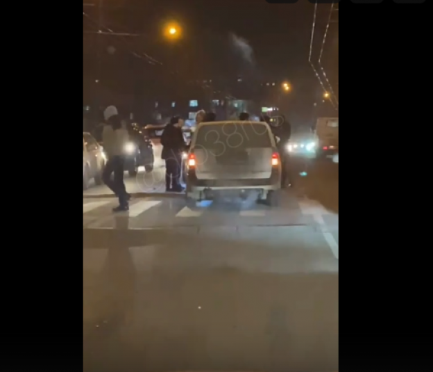 Автомобиль сбил человека на улице Рабочего Штаба в Иркутске