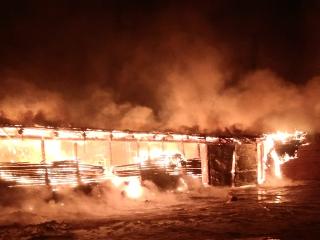 В Киренском районе ликвидируют последствия крупного пожара на пилораме