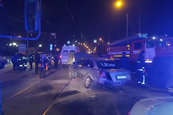 Пассажирка такси Chevrolet Lacetti пострадала при столкновении Toyota Camry на Депутатской