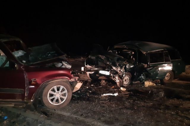 Один водитель и пассажирка погибли в автомобильной аварии в Шелехове