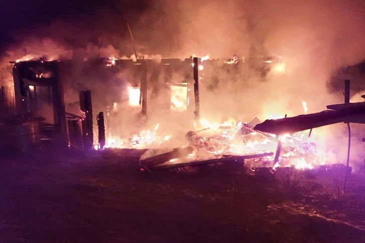 Двое мужчин погибли при пожаре на ферме в Черемховском районе
