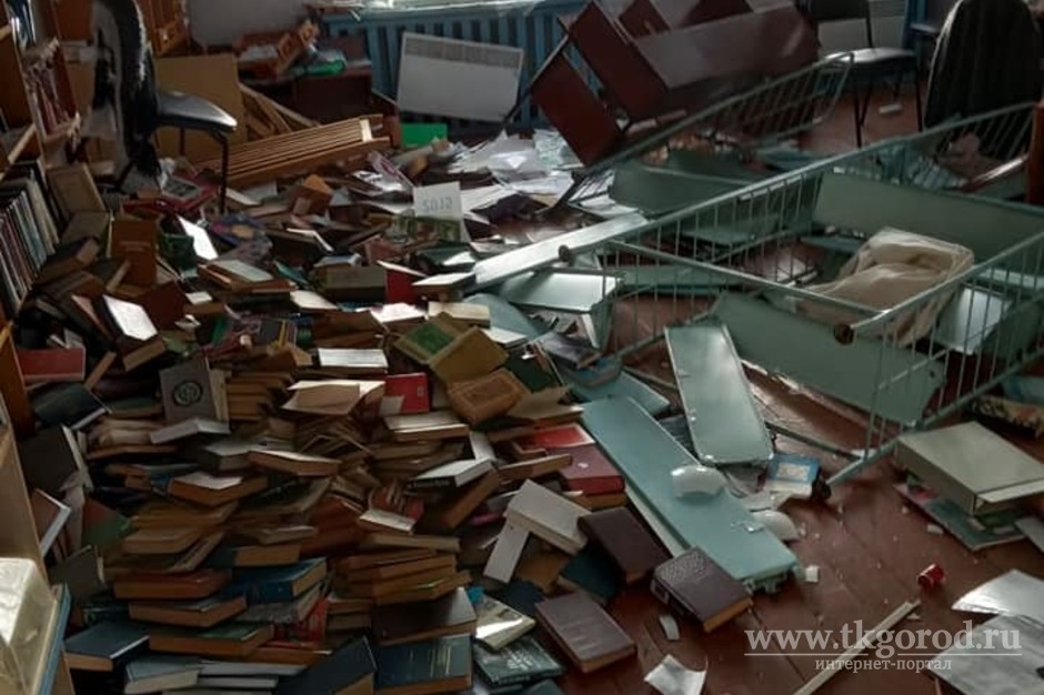 Вандалы разгромили библиотеку в Братском районе