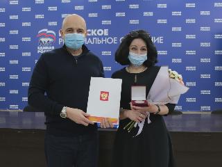 Сергей Сокол наградил волонтеров за помощь жителям Приангарья в период пандемии