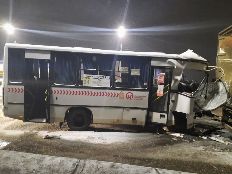 В Красноярске 16 человек пострадали в ДТП с пассажирским автобусом