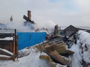 СК начал проверку по факту гибели двух человек на пожаре в Усть-Илимском районе