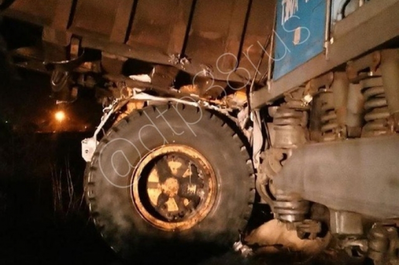 Водитель БелАЗа попал в больницу после столкновения с грузовым поездом в Иркутской области