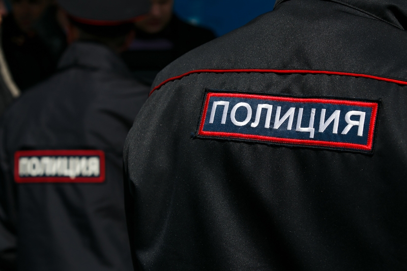 Полицейские спасли спящего водителя из горящего автомобиля в Иркутске