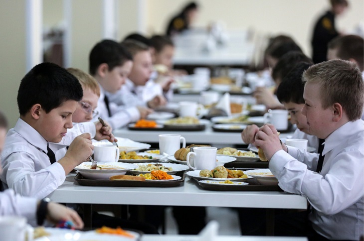 Столовые 68 школ Иркутской области модернизируют к 1 сентября 2021 года