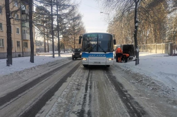 Маршрутный автобус сбил мужчину в Ангарске